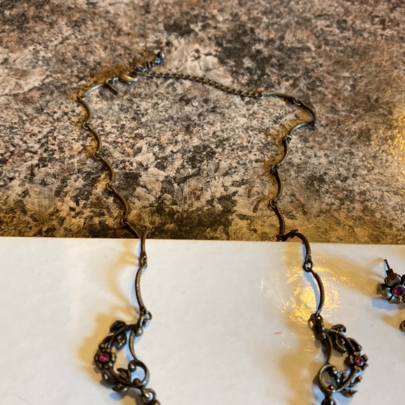 Vintage looking Necklace and earrings - Picture 2 of 4